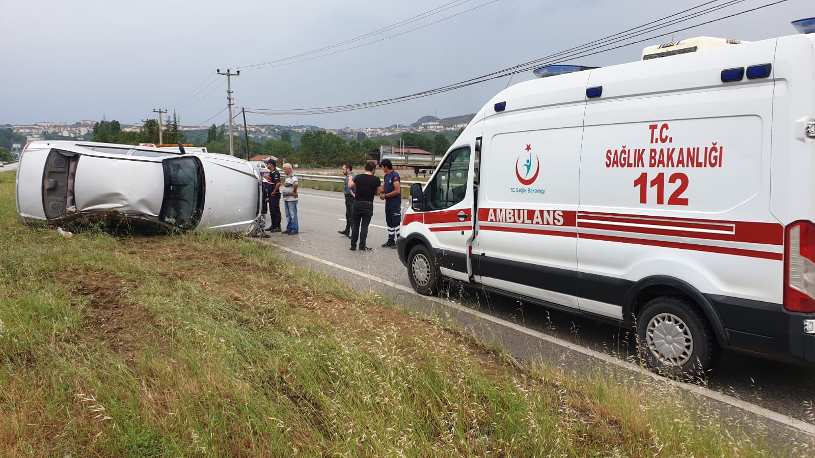 Tosya Sanayi Kavşağında Otomobil Takla Attı
