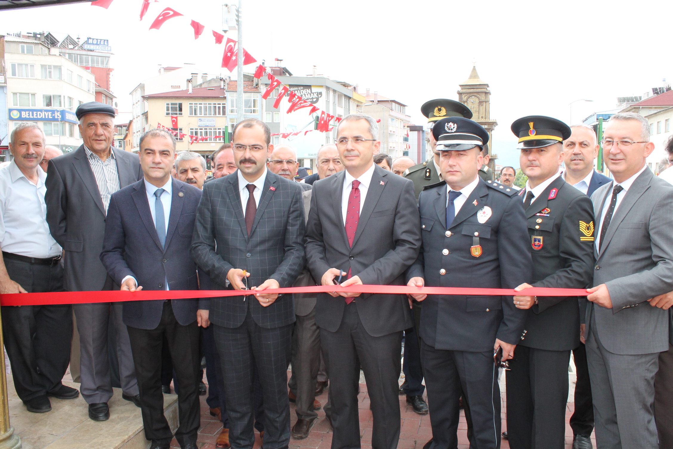 Tosya’da 15 Temmuz Resim Sergisi Açıldı