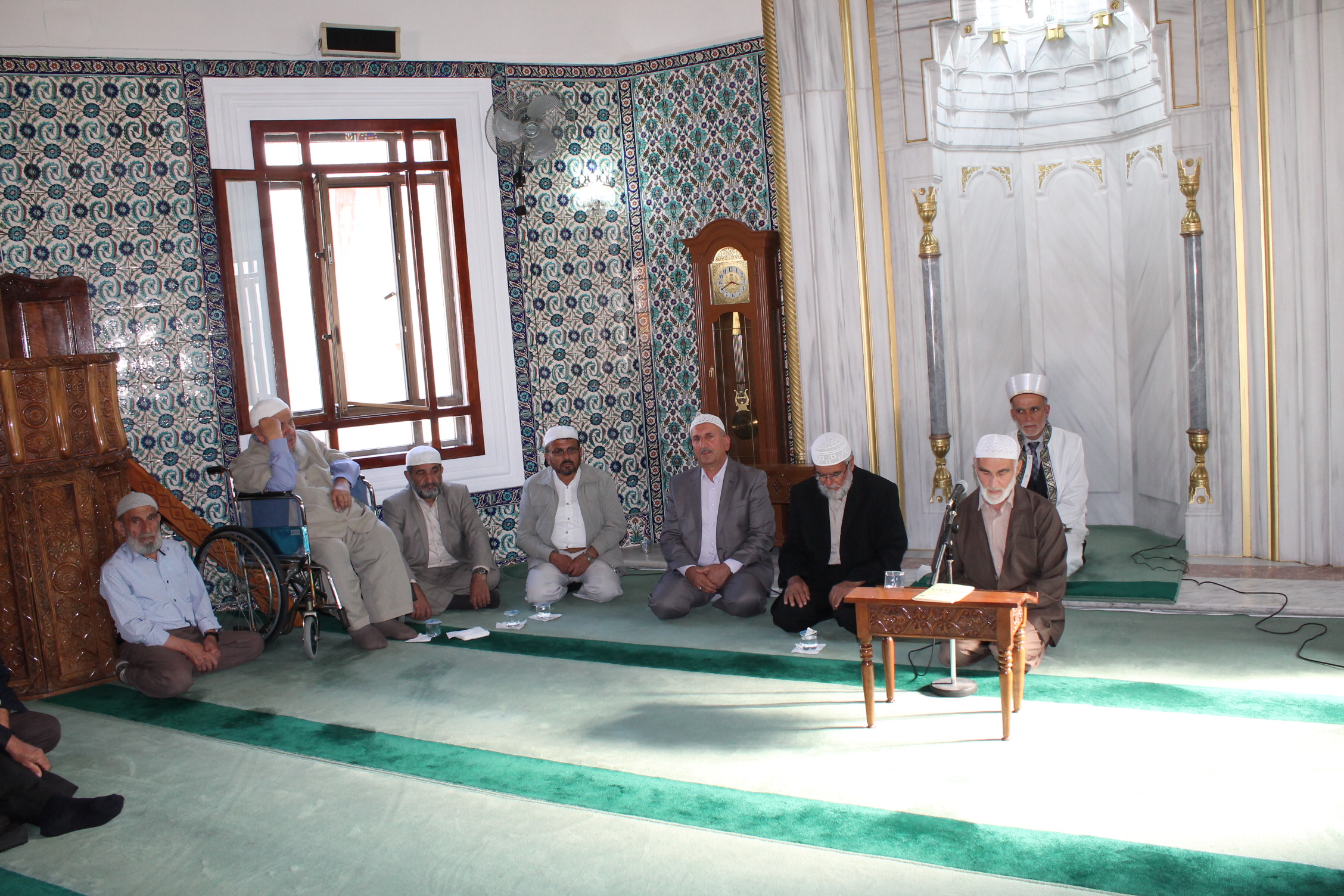 Tosya’da emekli din görevlilerinden Kuran ve mevlit ziyafeti