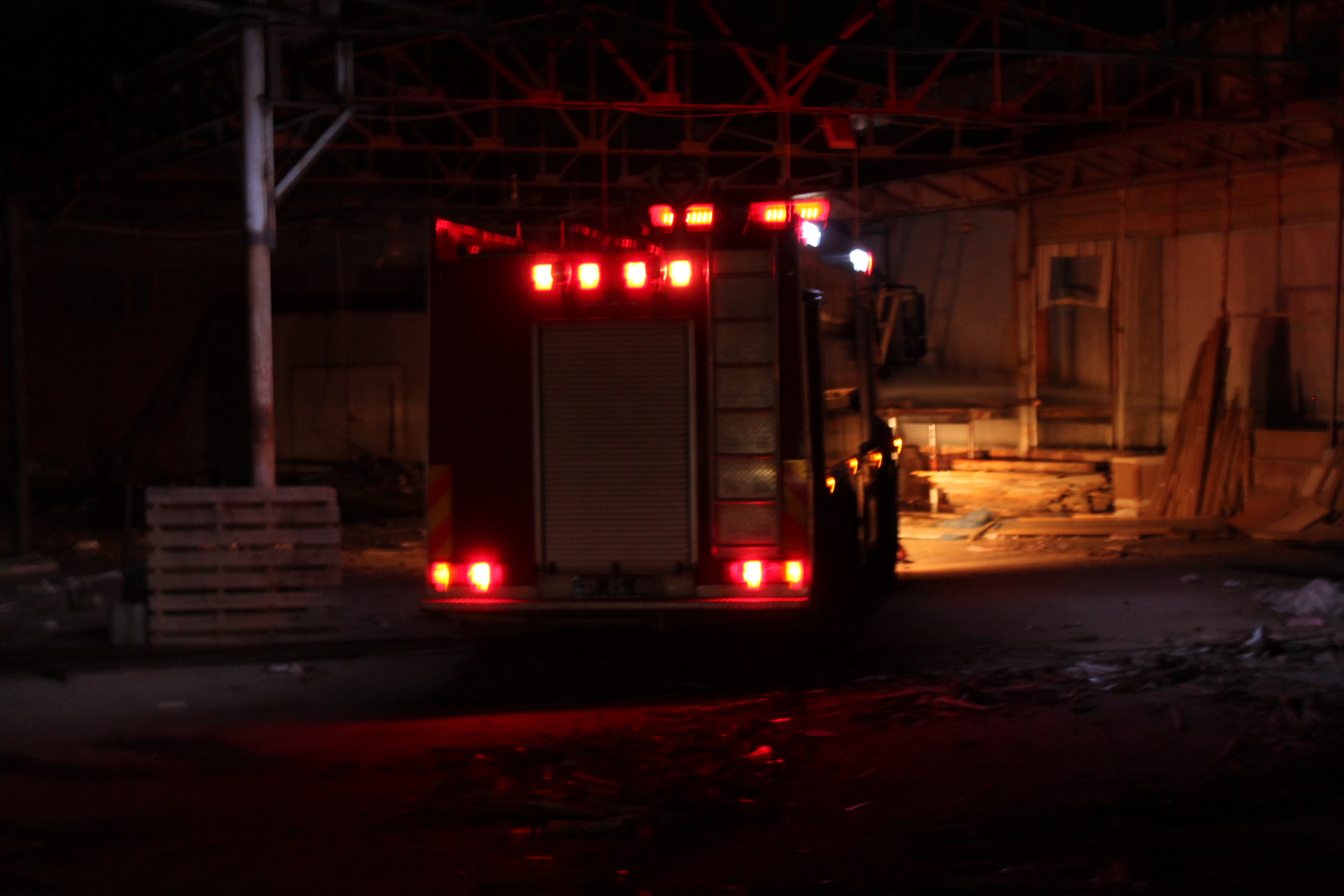 Tosya’da fabrika yangını ucuz atlatıldı