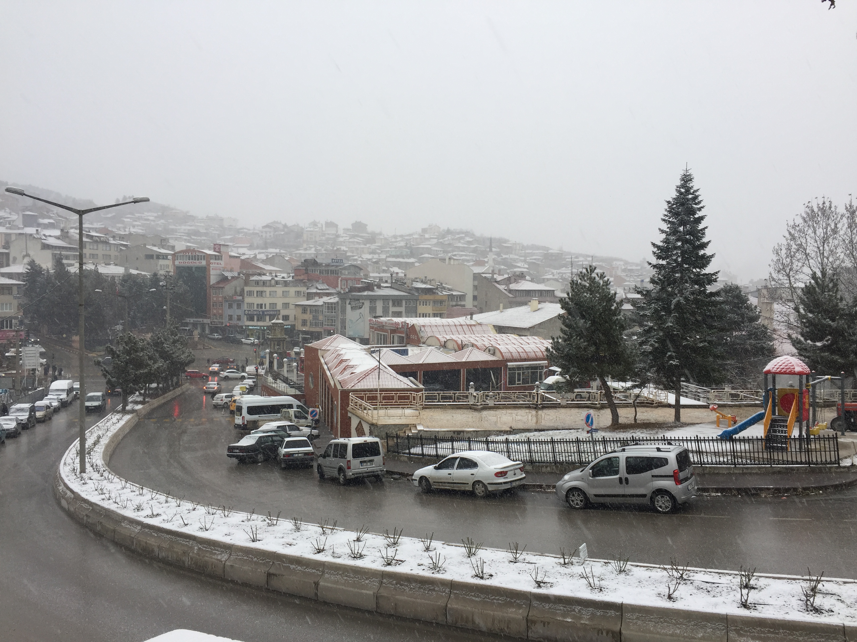 Tosya’da yoğun kar yağışı başladı