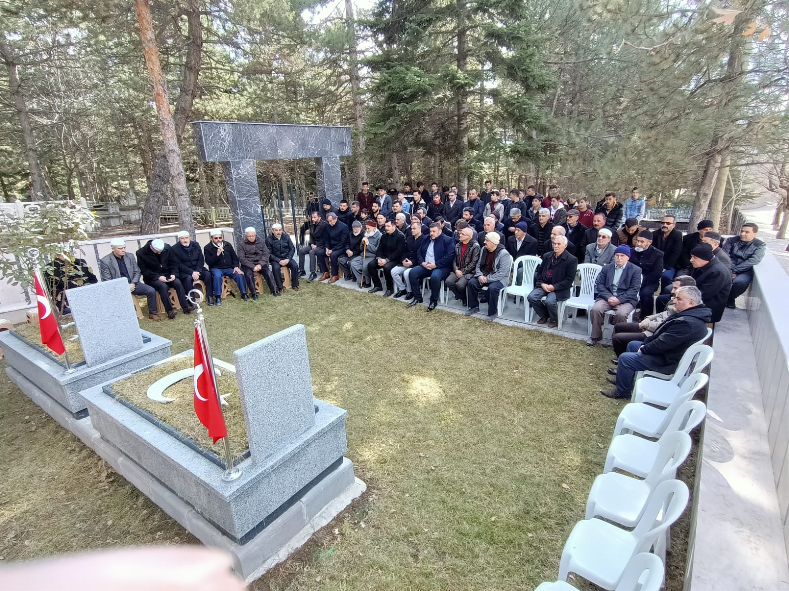 Tosyalı Ülkücü Şehit Mehmet Sarıaslan kabri başında anıldı
