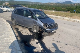 Kavşakta Kaza; 2 Yaralı