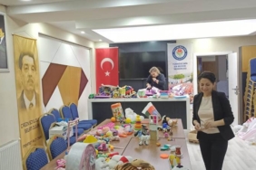 Eğitim-Bir-Sen’den Depremzede Çocuklara Oyuncak