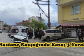 Hastane Kavşağında Kaza; 3 Yaralı