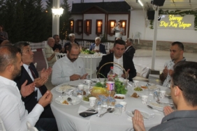 Tosya Belediyesinden Kaymakam Suat Hatam Onuruna Veda Yemeği