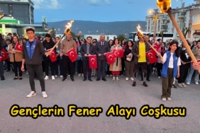 Gençlerin Fener Alayı Coşkusu