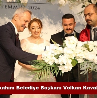 Çiftin Nikahını Belediye Başkanı Volkan Kavaklıgil Kıydı