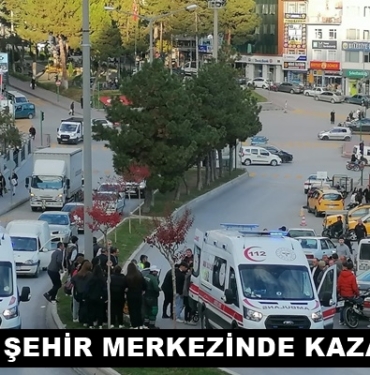 Şehir Merkezinde Kaza, Motosiklet Direğe Çarptı
