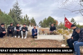 Vefat Eden Öğretmen Kabri Başında Anıldı