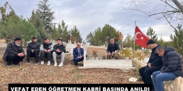 Vefat Eden Öğretmen Kabri Başında Anıldı