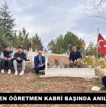 Vefat Eden Öğretmen Kabri Başında Anıldı