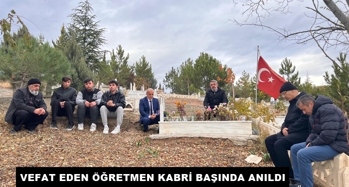 Vefat Eden Öğretmen Kabri Başında Anıldı