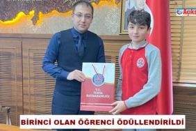 Kaymakam Uğur Ünsal, İl Birincisi Öğrenciyi Ödüllendirdi