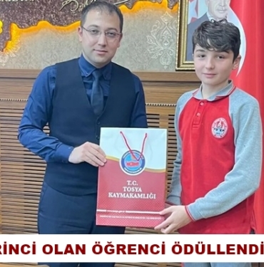Kaymakam Uğur Ünsal, İl Birincisi Öğrenciyi Ödüllendirdi