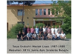 Tosya Endüstri Meslek Lisesi 1987-1988 Mezunları 38 Yıl Sonra Aynı Sıralarda Buluştu