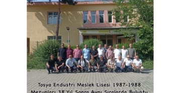 Tosya Endüstri Meslek Lisesi 1987-1988 Mezunları 38 Yıl Sonra Aynı Sıralarda Buluştu