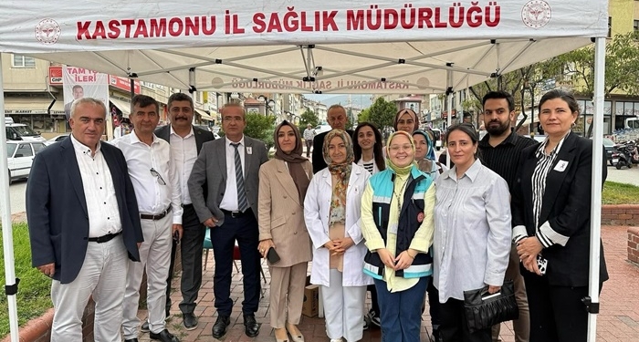Kaymakam Uğur Ünsal Halk Sağlığı Standını Ziyaret Etti