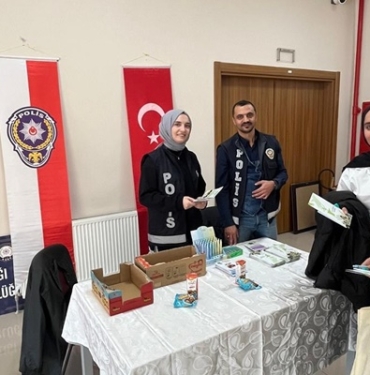 Tosya Emniyetinden “El Ele Güvenli Geleceğe” Projesiyle Öğrencilere Destek