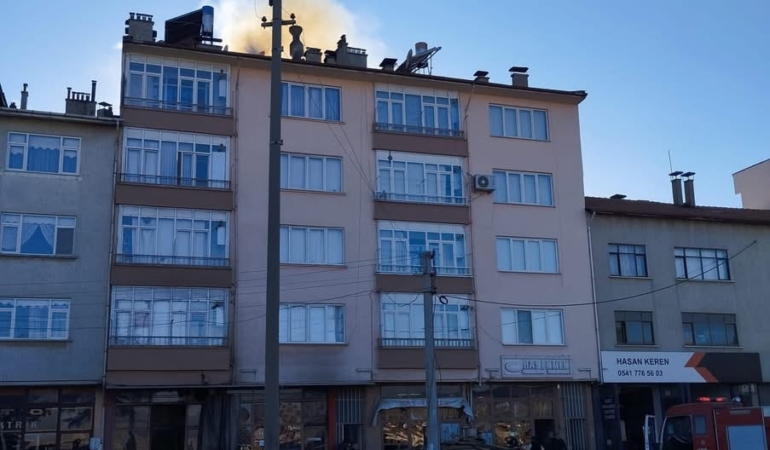 Tosya Metal Sanayi Girişinde Binada Çatı Yangını