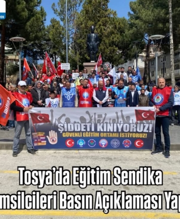 Tosya’da Eğitim Sendika Temsilcileri Basın Açıklaması Yaptı