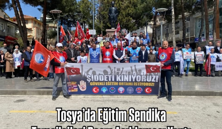 Tosya’da Eğitim Sendika Temsilcileri Basın Açıklaması Yaptı