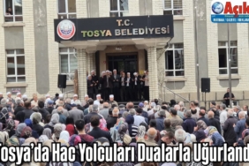 Tosya’da Hac Yolcuları Dualarla Uğurlandı