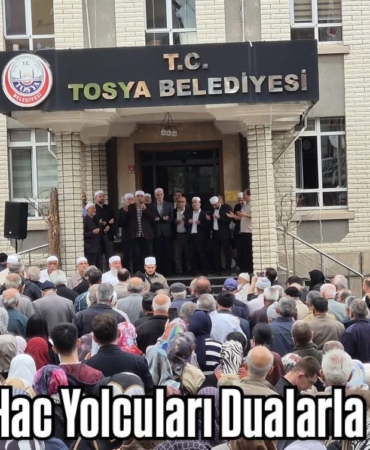 Tosya’da Hac Yolcuları Dualarla Uğurlandı