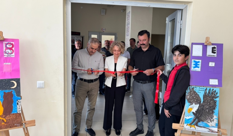 Cumhuriyet Anadolu Lisesi’nden Muhteşem Yıl Sonu Sergisi