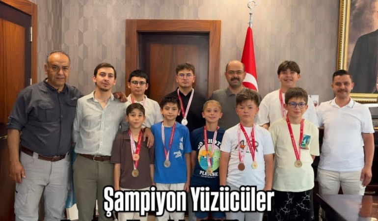 Şampiyon Yüzücüler Başkan Kavaklıgil’i Ziyaret Etti