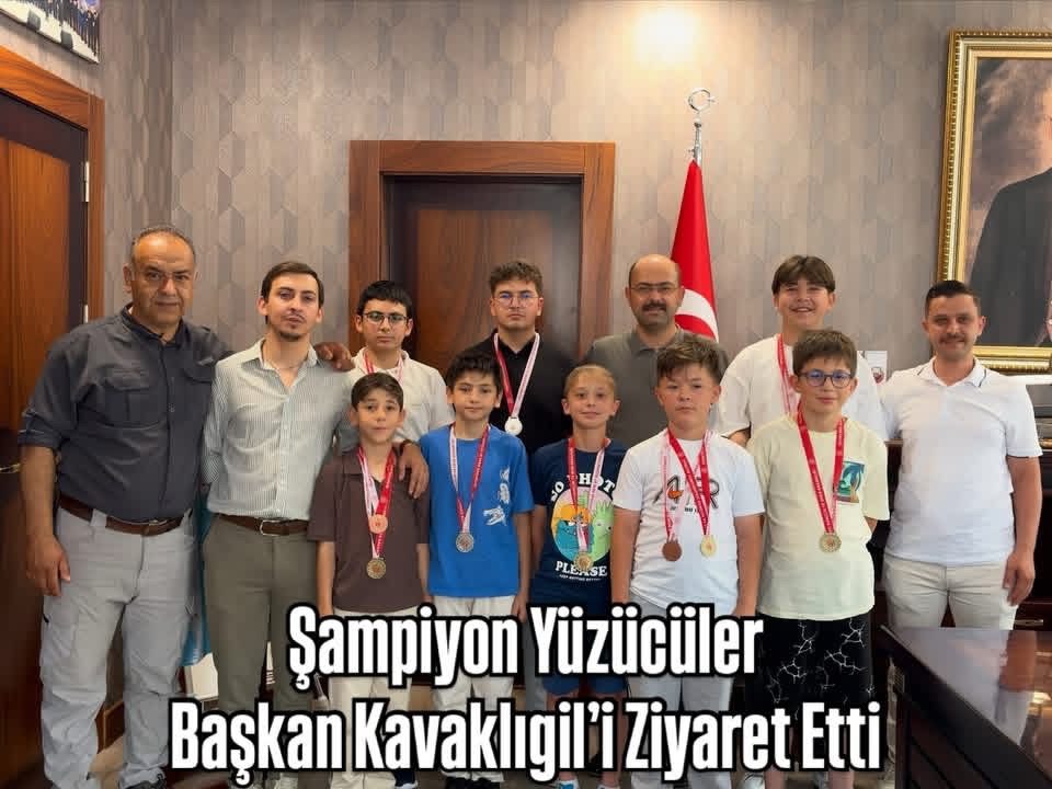 Şampiyon Yüzücüler Başkan Kavaklıgil’i Ziyaret Etti