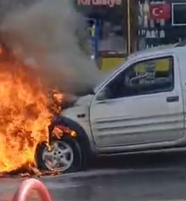 Tosya’da Araç Yangını Ucuz Atlatıldı