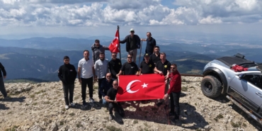 Hacet Dağı Zirvesinde Türk Bayrağı Yenilendi!