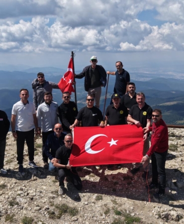 Hacet Dağı Zirvesinde Türk Bayrağı Yenilendi!