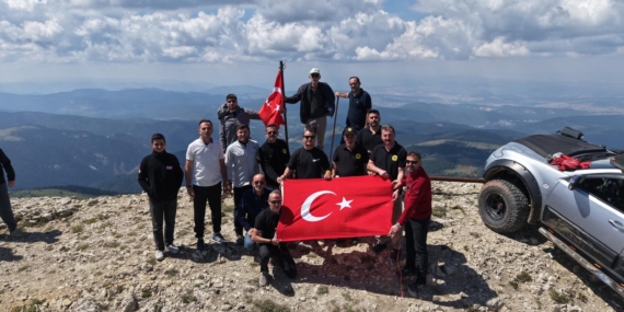 Hacet Dağı Zirvesinde Türk Bayrağı Yenilendi!