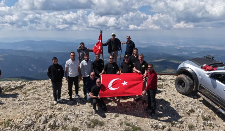 Hacet Dağı Zirvesinde Türk Bayrağı Yenilendi!