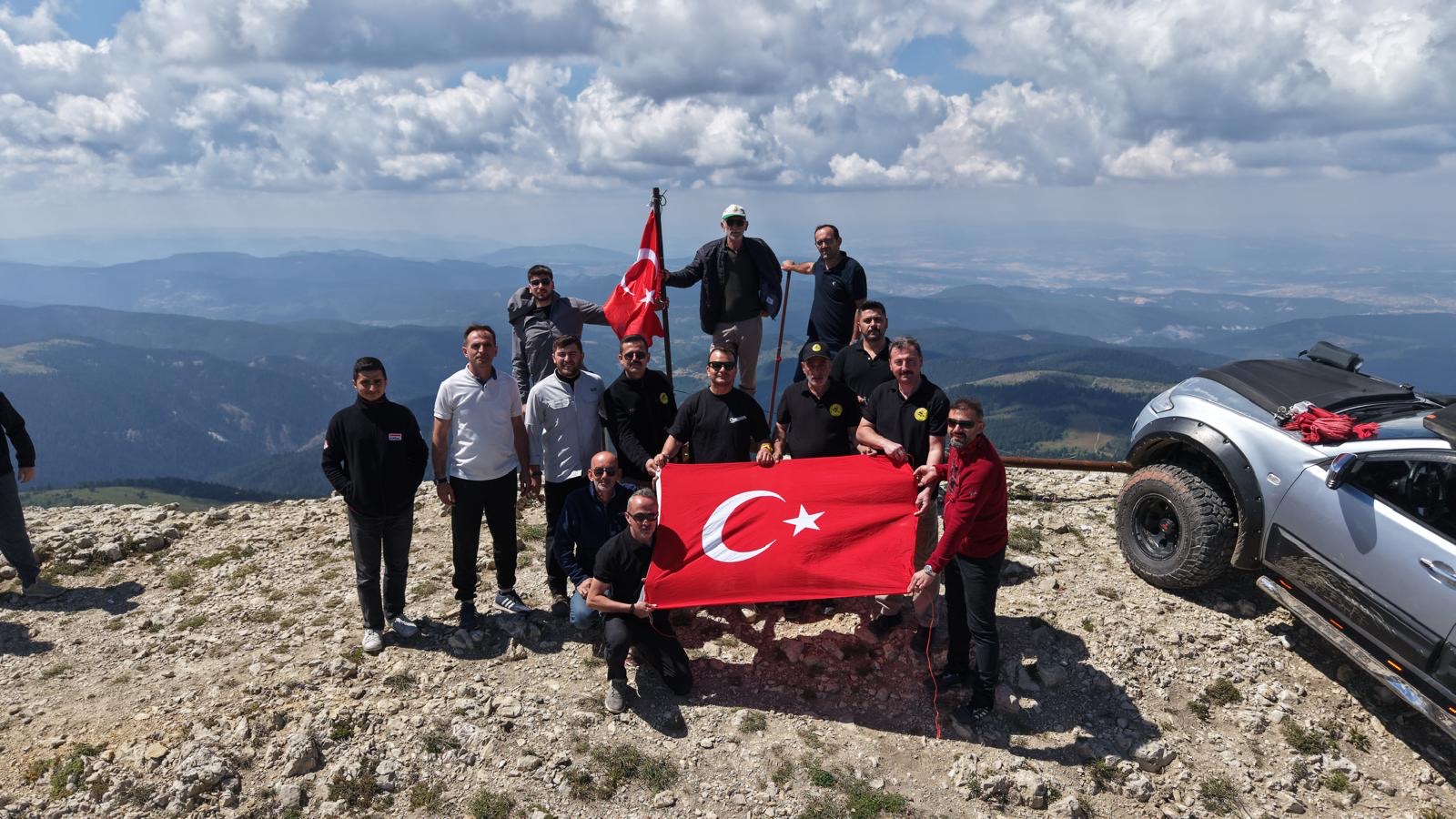 Hacet Dağı Zirvesinde Türk Bayrağı Yenilendi!